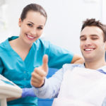Dentista, consigli per salute denti e per risparmiare