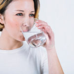 Quanta acqua è necessario bere ogni giorno e perché è così importante?