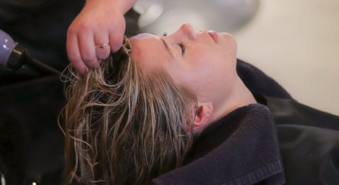 fare lo shampoo